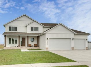 2960 Prairie Farms Cir S, Fargo, ND 58104