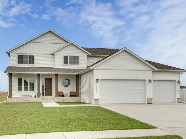 2960 Prairie Farms Cir S, Fargo, ND 58104