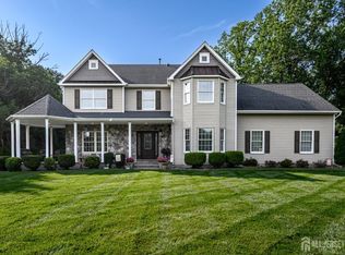 12 Deerpath Ln, Columbus, NJ 08022