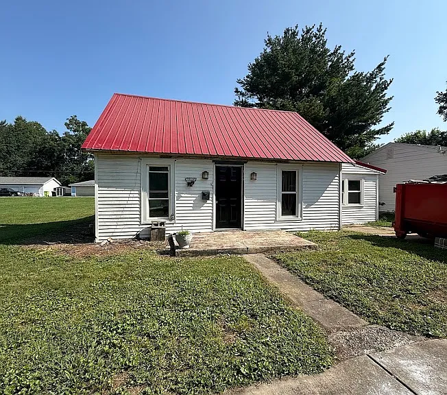 221 E Cherry St — Photo 5