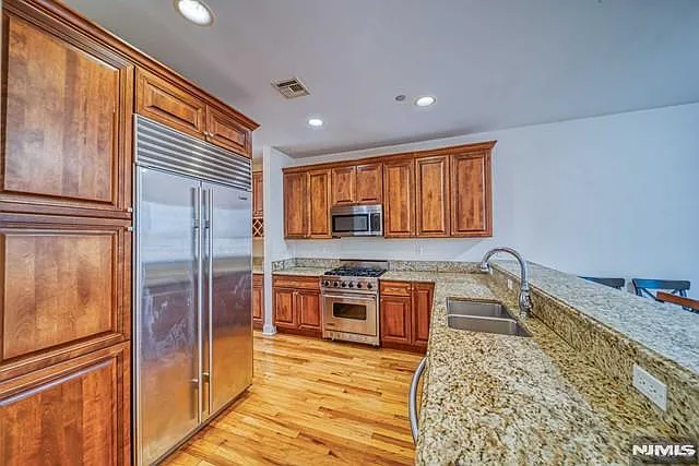 27 Harrington Ct #27 — Photo 6