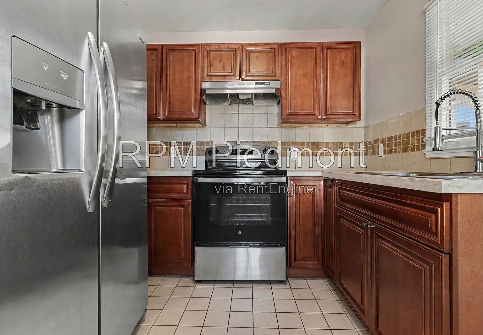 3 bed, 2.0 bath, 1600 sqft, $1,850 — Photo 3