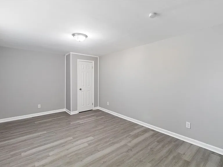 1227 East 38th Street — Photo 6