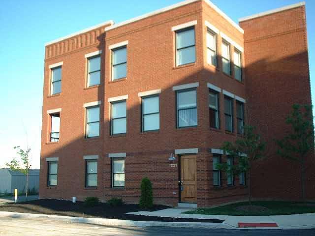 1st image of 221 Auden Ave