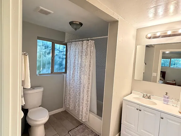 2202 N Los Altos Ave — Photo 17
