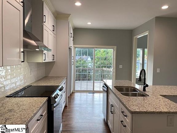 5th image of 402 Belgray Ct