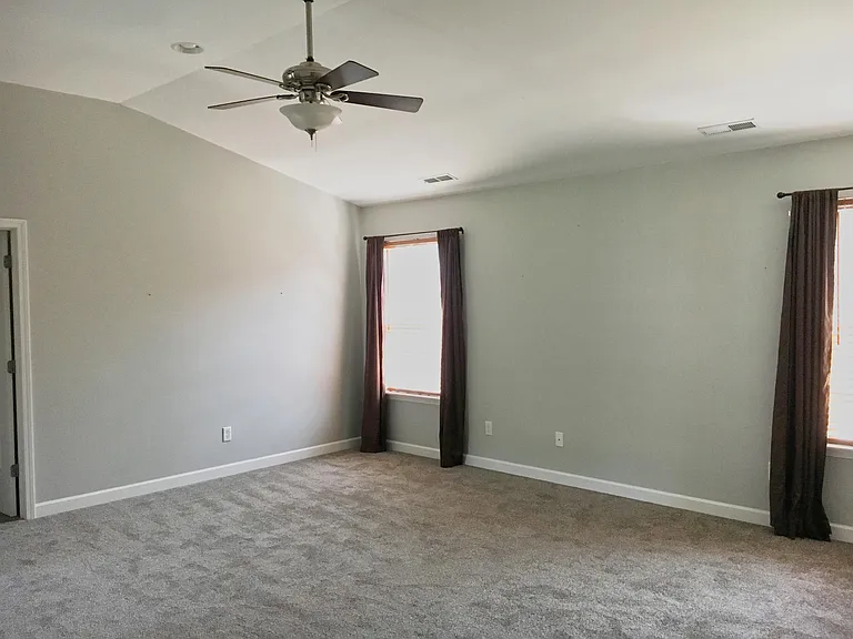 Large Bonus Room with Vaulted Ceiling