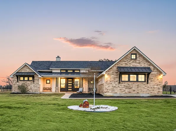 121 Western Way, Adkins, TX 78101