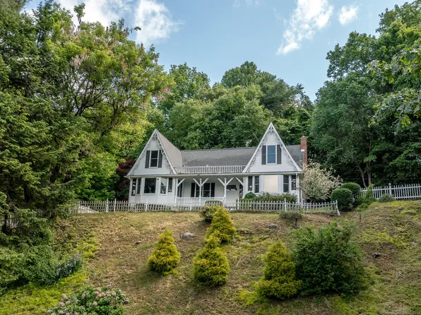 10 Burkhardt Way, New Milford, CT 06755