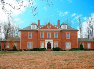 9917 Windy Hollow Rd, Great Falls, VA 22066