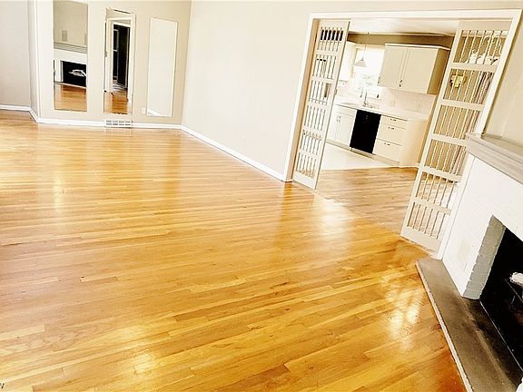 2nd image of 4417 Stella St
