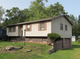 23 Roosevelt Rd, Hyde Park, NY 12538