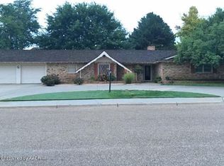 1006 W Cleveland St, Dimmitt, TX 79027