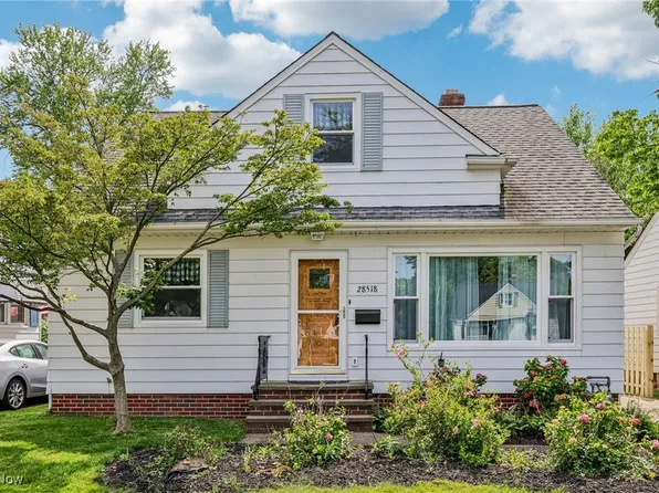 28518 Arlington Cir, Willowick, OH 44095