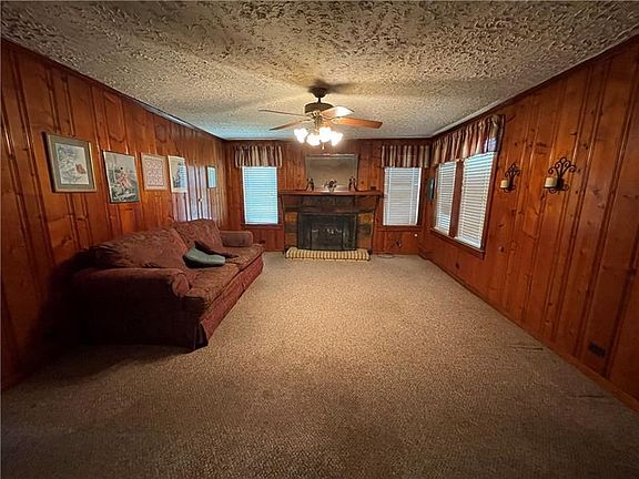 4th image of 131 Woodland Dr