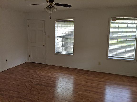 5th image of 419 Missouri St