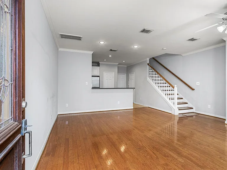 707 W Heights Hollow Ln — Photo 10
