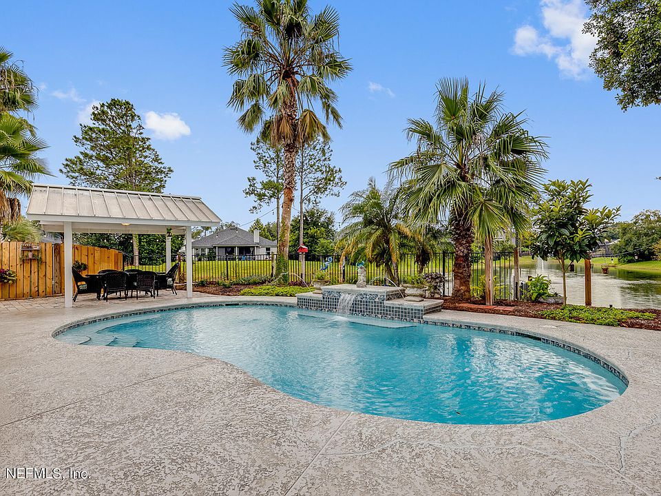 1st image of 12066 Brandon Lake Dr