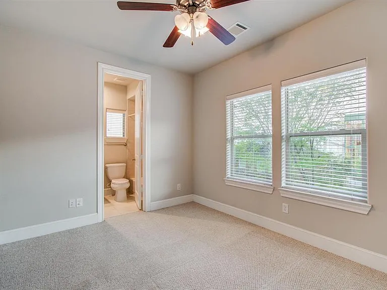 610 Delano St — Photo 21