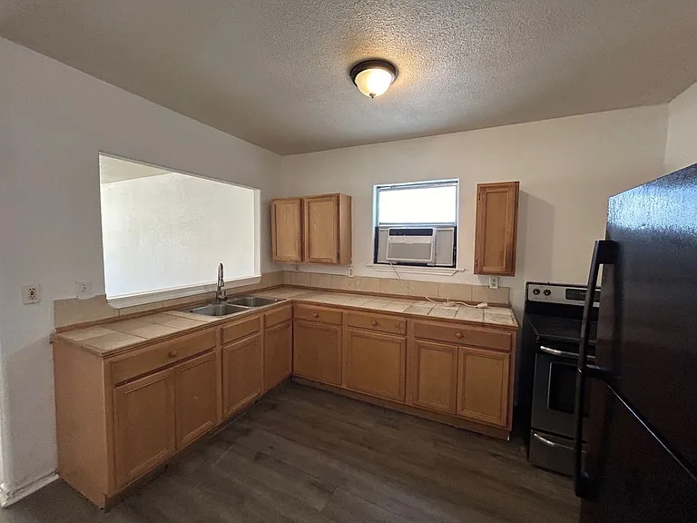 319 Noria St — Photo 5