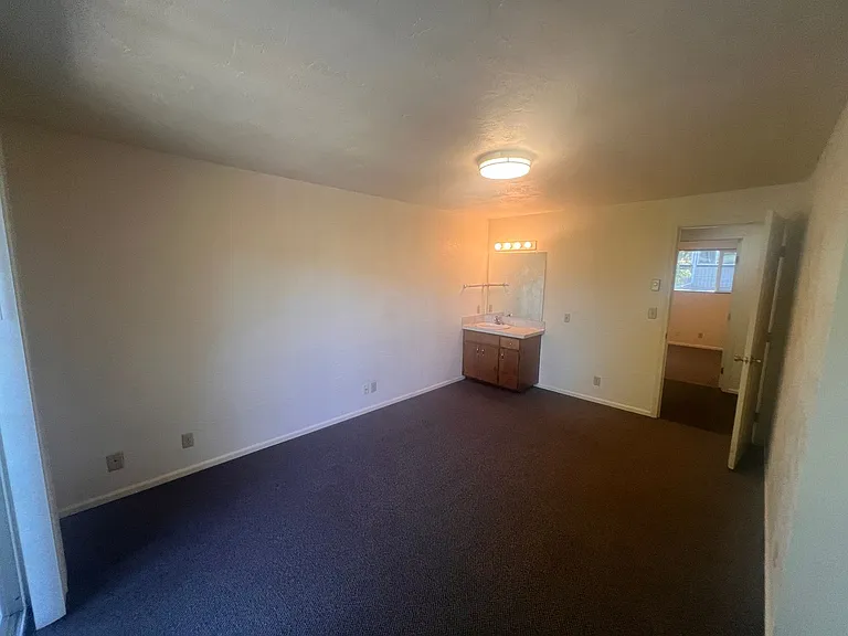 Hayward — Photo 39