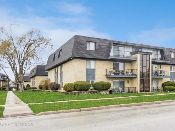 11100 S 84th Ave APT 3A, Palos Hills, IL 60465
