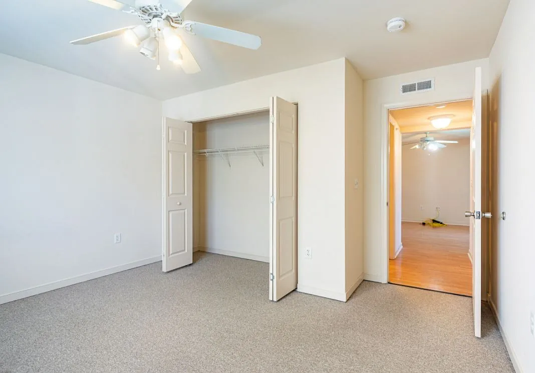 Carrollton Terrace — Photo 4