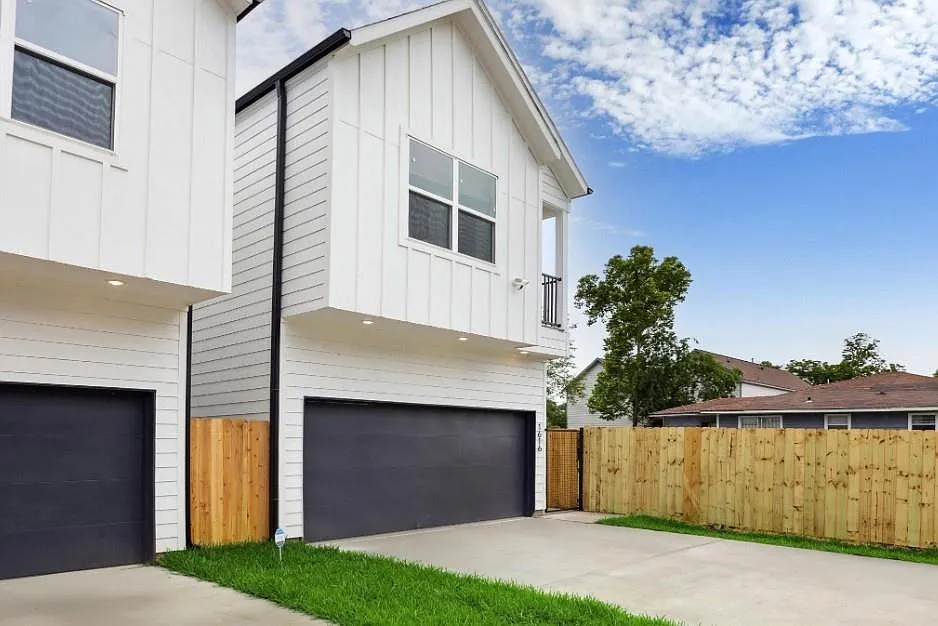 3 bed, 2.5 bath, 1586 sqft, $2,700 — Photo 4