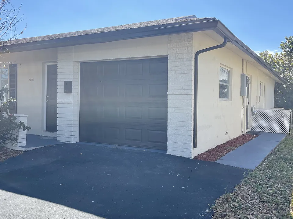 7200 NW 77th St