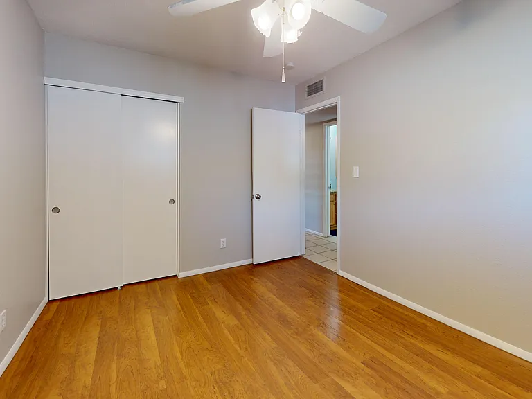 2080 E Greenway Dr #2 — Photo 15