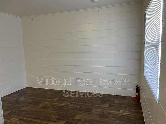 4th image of 843 Union St S #B