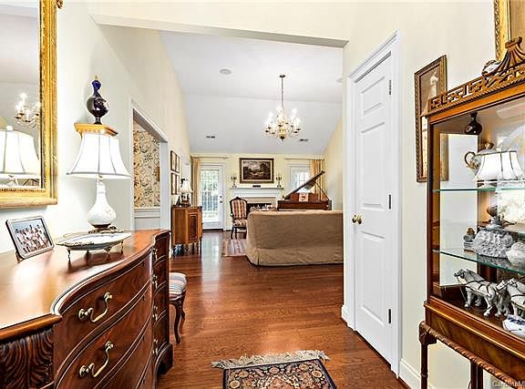 2nd image of 1539 Elkhart Cir
