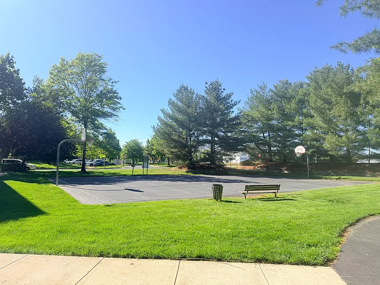 12 Fiddlers Elbow Ct — Photo 33