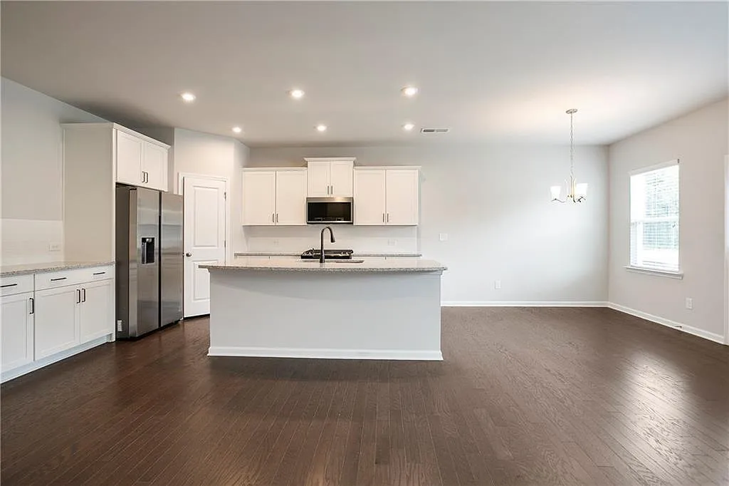 4 bed, 3.5 bath, 2618 sqft, $2,600 — Photo 4