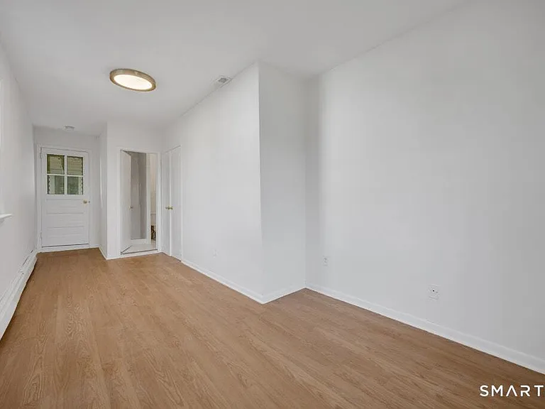 2743 Boston Post Rd — Photo 12