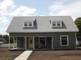 1010 Cottonwood St, Ellis, KS 67637