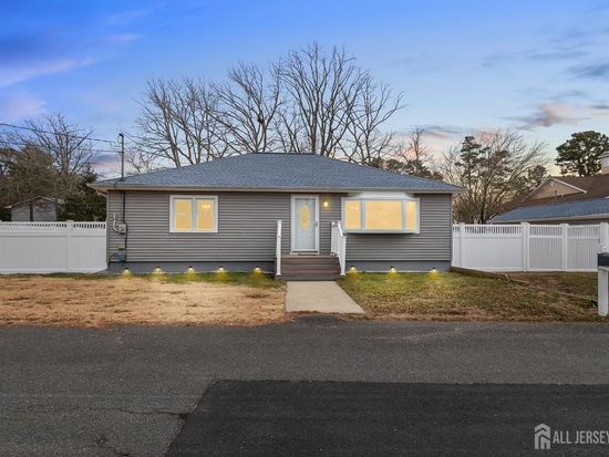 105 Shodda St, Forked River, NJ 08731