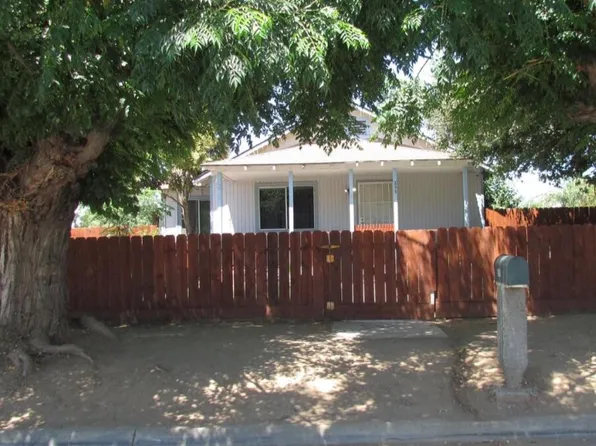 255 4th Street, Orange Cove, CA 93646