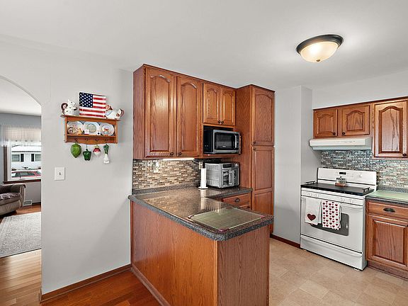 5th image of 5851 Newport Ave