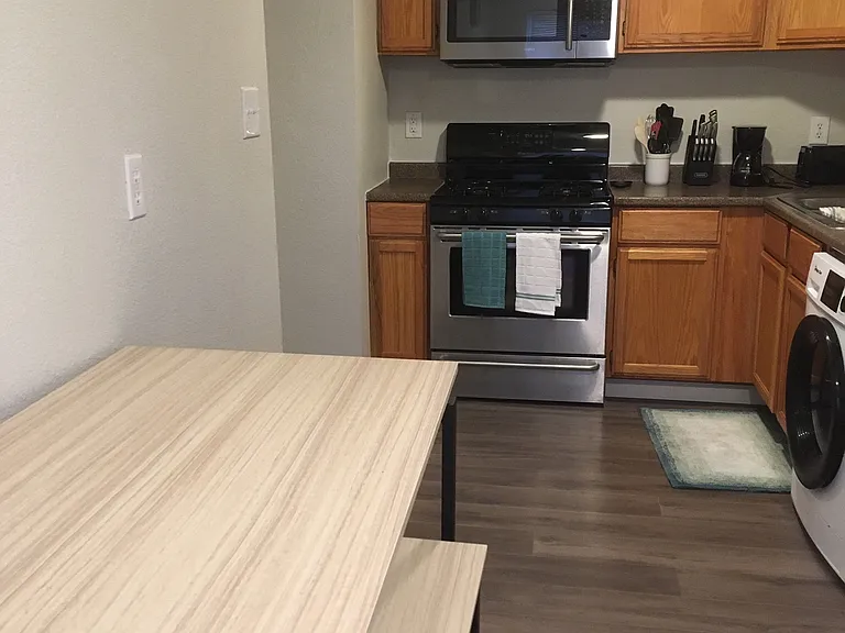 814 Edith Blvd NE #1 — Photo 3
