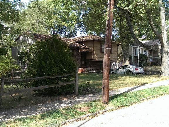 3rd image of 27 Barry Dr