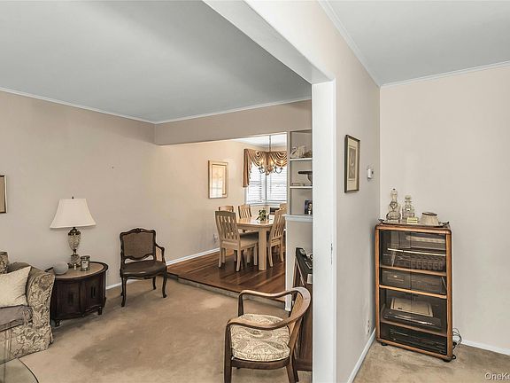 5th image of 80 Knickerbocker Road N