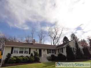 2 Knollwood Dr, North Caldwell, NJ 07006