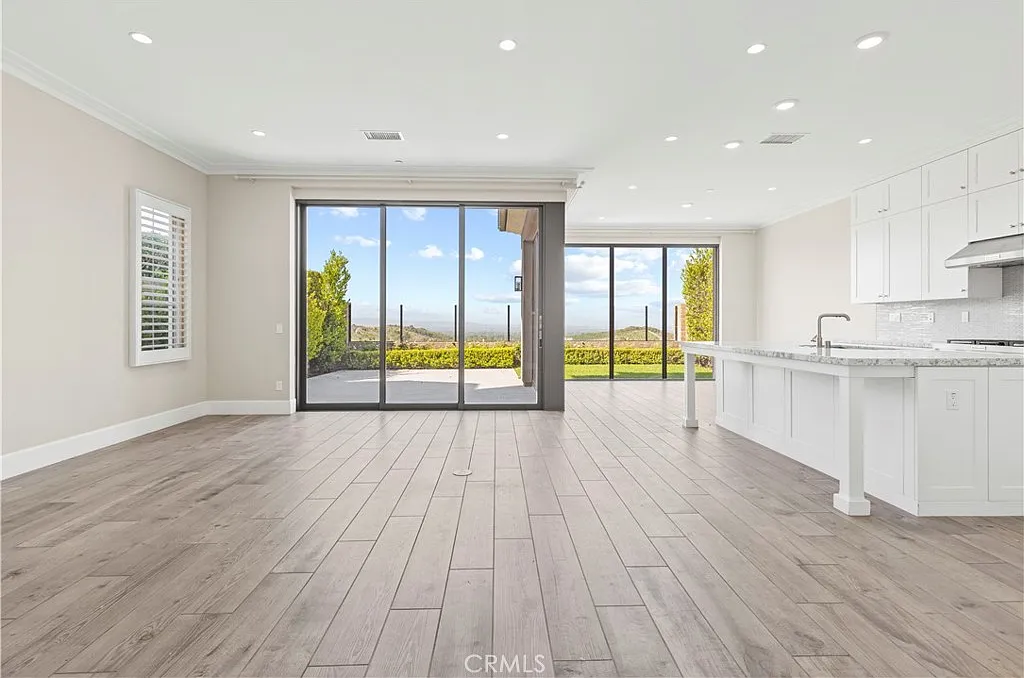4 bed, 2800 sqft, $8,500 — Photo 3
