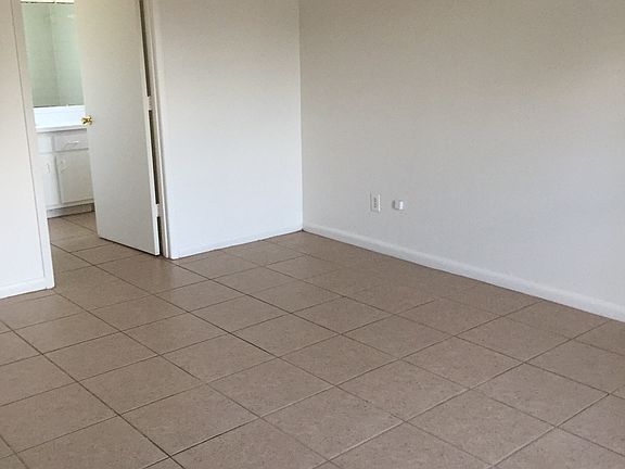 4th image of 2529 SW 12th Pl