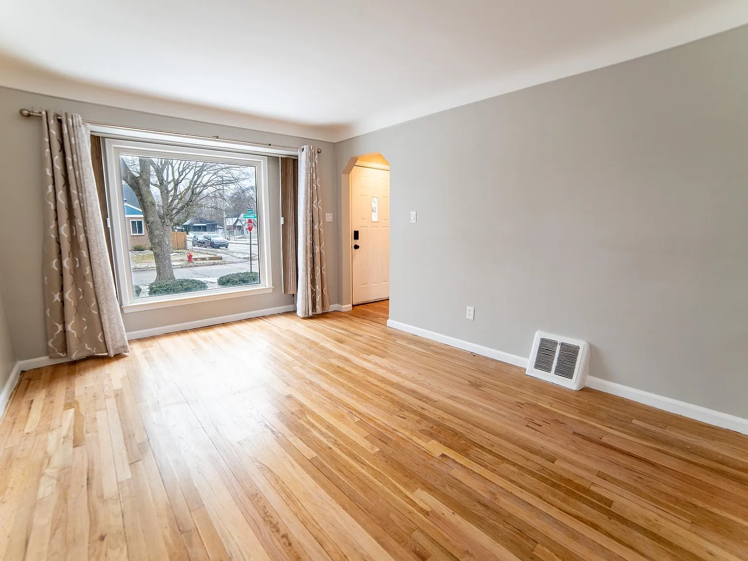3 bed, 1465 sqft, $2,150 — Photo 3