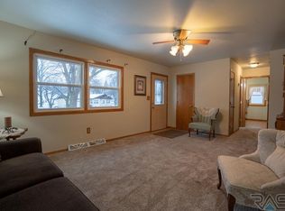 1205 S Laurie Dr, Sioux Falls, SD 57103