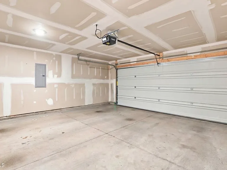 1041 Persimmon Ln — Photo 23