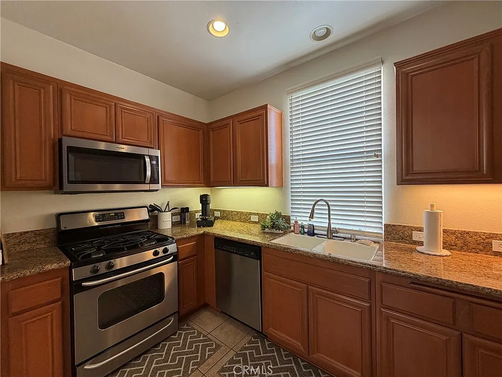 2 bed, 2.5 bath, 1122 sqft, $3,500 — Photo 4
