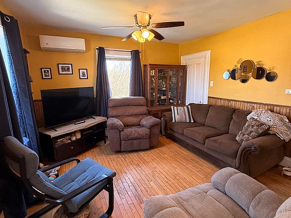 3rd image of 151 Nicholas Rd